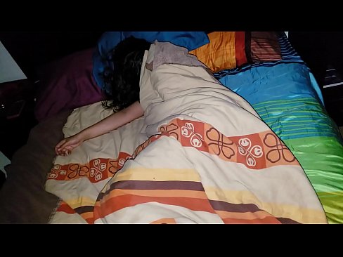❤️ Stiefson beréiert seng jonk Stéifmamm wärend hatt schléift. ❤ Porno op lb.porncomixone.ru ❌